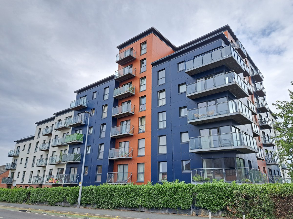 A lot of hard work has paid off with excellent results at The Quadrant, Salford by @FortemSolutions  who recently achieved Practical Completion for @Onward_Homes replacing non-compliant EWI and rainscreen cladding. Great teamwork by all involved parties!