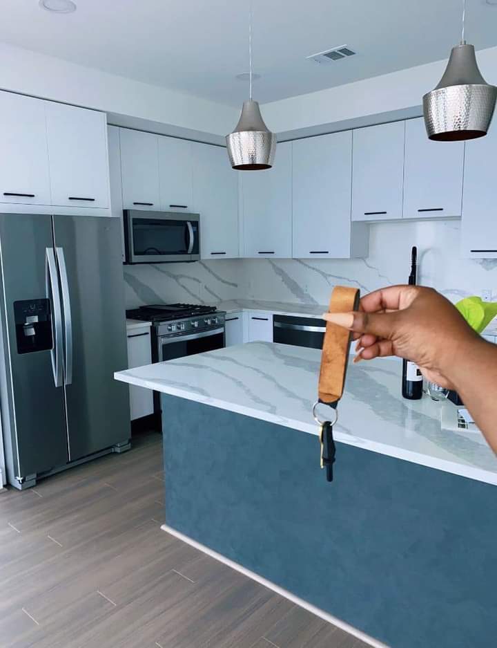 Apostlebriank's tweet image. If you’re believing God for a new home this year just type NEW KEYS! 🔑 🔑🔑