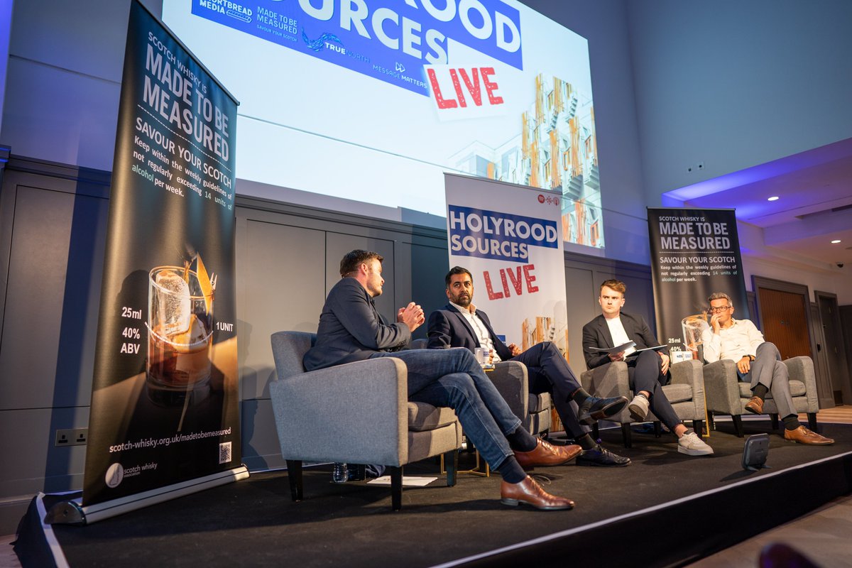 What a night! #MadeToBeMeasured sponsors @HolyroodSources - and we were delighted to hear FM @HumzaYousaf support the campaign during the pod's first live audience show 🎧 Listen to #HolyroodSourcesLive: pod.fo/e/1e3ba0 🥃Savour your Scotch: scotch-whisky.org.uk/madetobemeasur…