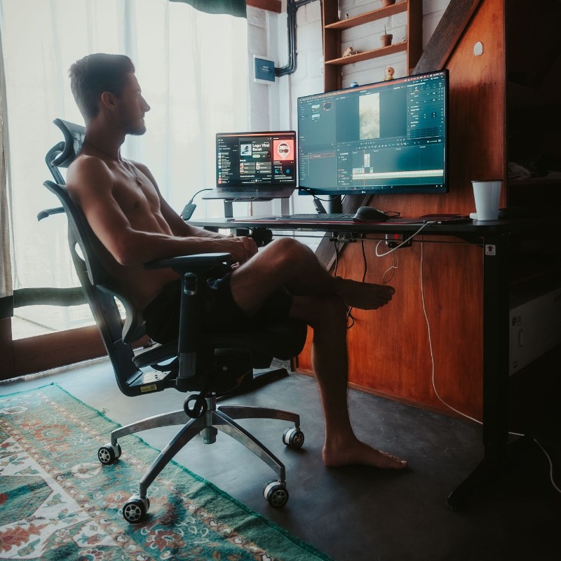 mindseatbali's tweet photo. "Amazing service, very friendly and polite. Very responsive and fast delivery. Asked for an external monitor and a keyboard almost at the end of the day and got it delivered within 2 hours. Great experience overall."