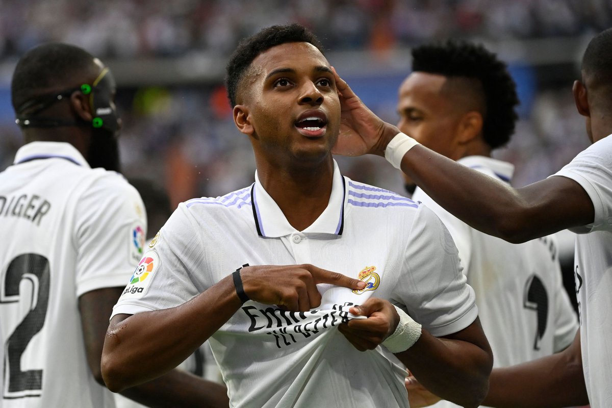🚨 RODRYGO GOES: "Prácticamente todo se hizo con el Barcelona, ​​solo faltaba fichar. Le pregunté a mi papá: '¿No hay nada del Real Madrid?' No había nada. Pedí esperar al fin de semana porque teníamos partido. Dije 'lo voy a romper y me verá el Real Madrid'.

Mi padre se enojó