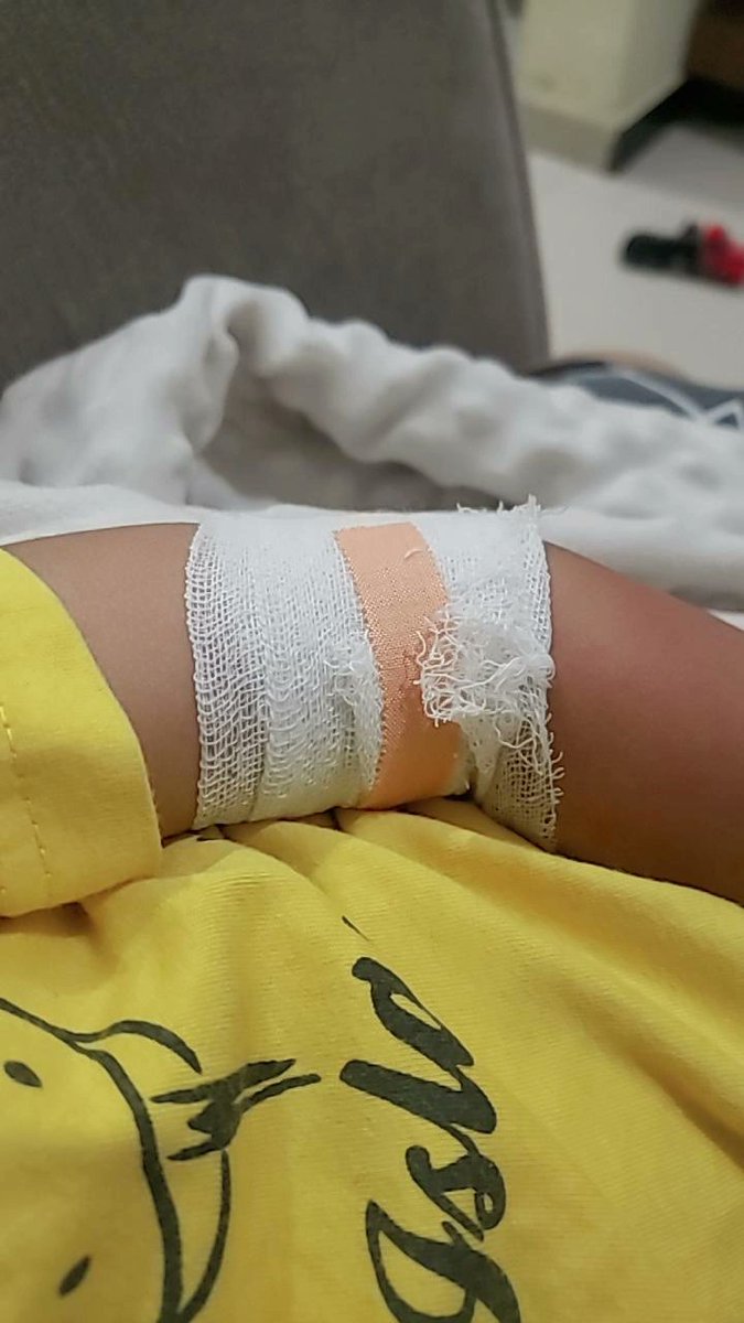 elladesy's tweet photo. oalah dek lagi capek capeknya ada aja ujian Allah paring, gapapa bentar lagi sembuh sehat bisa digerakin lagi ya https://t.co/YOeB2n1YiL