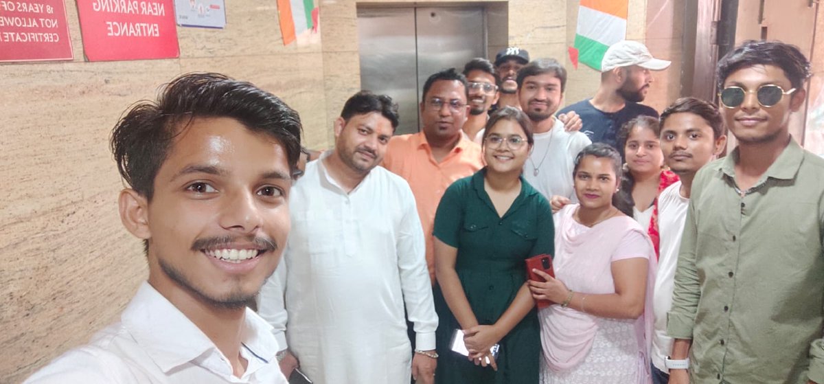 _awspl_'s tweet photo. Good times, great Team😇🎉🎉
#movietime🤩🤩#gadar2
.
.
.
.
.
#stafffun #officefun #fun #hotties #nationalholiday #teambulding #attractivewebsolutions #aws #ofice #memory #gadar2movie #besttime #funtime #independenceday2023 https://t.co/vRcBmk0qtF