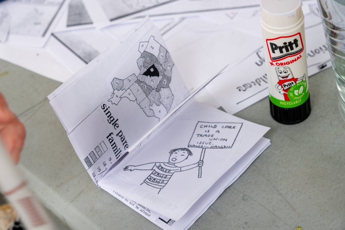 growyourown_ohp's tweet image. Some pictures from our zinemaking workshop at @PEER_UK . Thanks to @BishopsgateInst /@ArchivesHackney for the materials and @assemblagecoll1 for leading us. Photo credit: Sam Nightingale