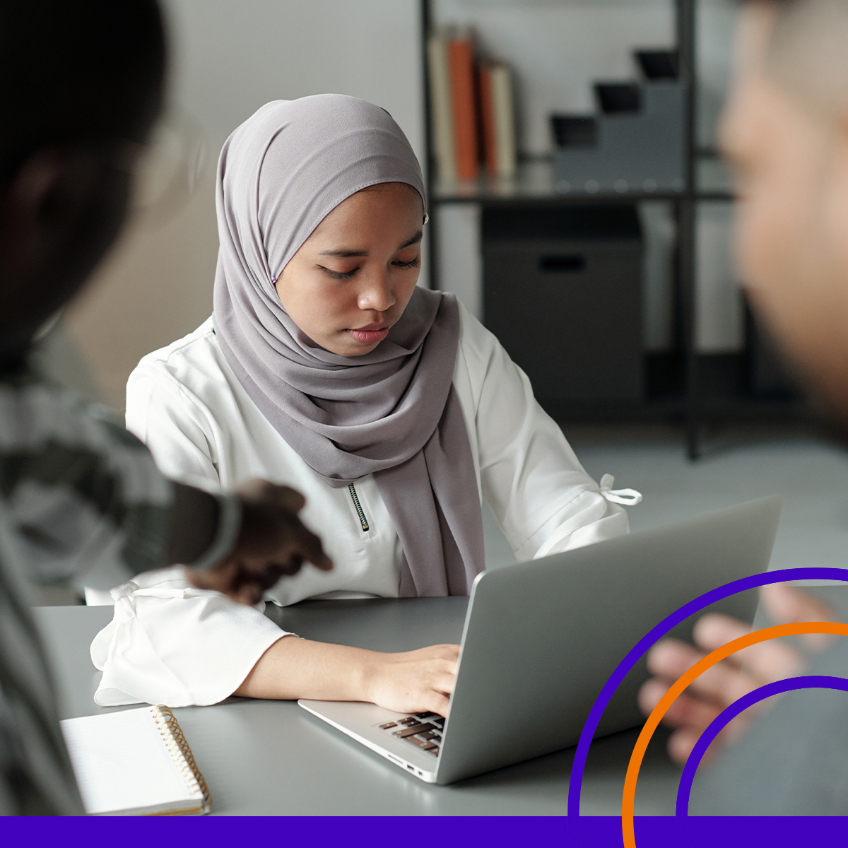 Word jij geweigerd voor een stageplek vanwege jouw beperking? Maken collega's nare opmerkingen over je hoofddoek? Of heb jij op een andere manier te maken met stagediscriminatie?

Stuur ons dan een privébericht of meld discriminatie hier: bit.ly/3uDQOGE.