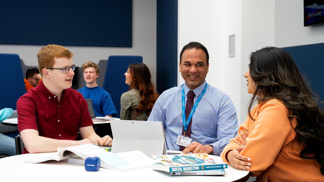 Our Business Team helped <a href="/RKMSUK/">RKMSGroup</a> along the road to net zero. 

Meenakshy, a @UCLanEng student intern supported with calculating their carbon footprint and finding ways to reduce their future #carbonfootprint  👏

Full story 👉 ow.ly/QUSK50Pwtpv