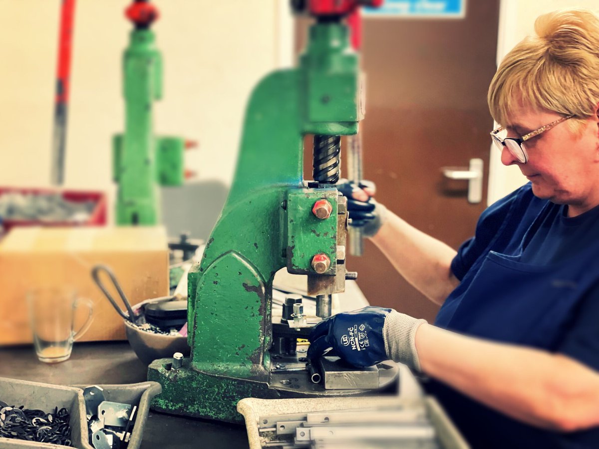 At TWP...👇 Our products are made right here in the #UK, ensuring that we can maintain the highest quality standards and support local businesses at the same time! Supporting #UKmanufacturing means supporting #sustainability🇬🇧♻️ #ukmfg #manufacturing #supportukmfg #mim