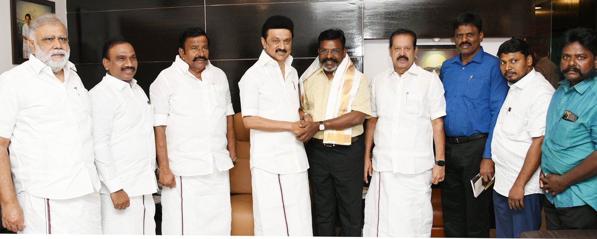 CMOTamilnadu's tweet photo. விடுதலை சிறுத்தைகள் கட்சியின் தலைவரும், நாடாளுமன்ற உறுப்பினருமான திரு. @thirumaofficial அவர்கள் நாளை தனது பிறந்தநாளையொட்டி மாண்புமிகு முதலமைச்சர் திரு. @mkstalin அவர்களை சந்தித்து வாழ்த்துப் பெற்றார். https://t.co/DM4wwDYkl6