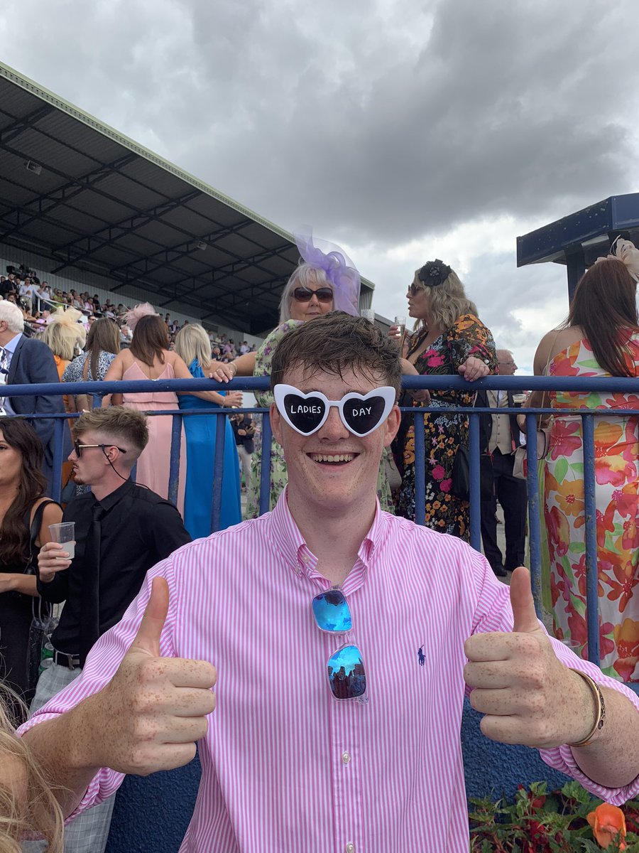 Beverley_Races's tweet photo. “Put two thumbs up if @Beverley_Races has the best Ladies Day in the country” 

@PorscheHullUK https://t.co/dtav3CMjSA