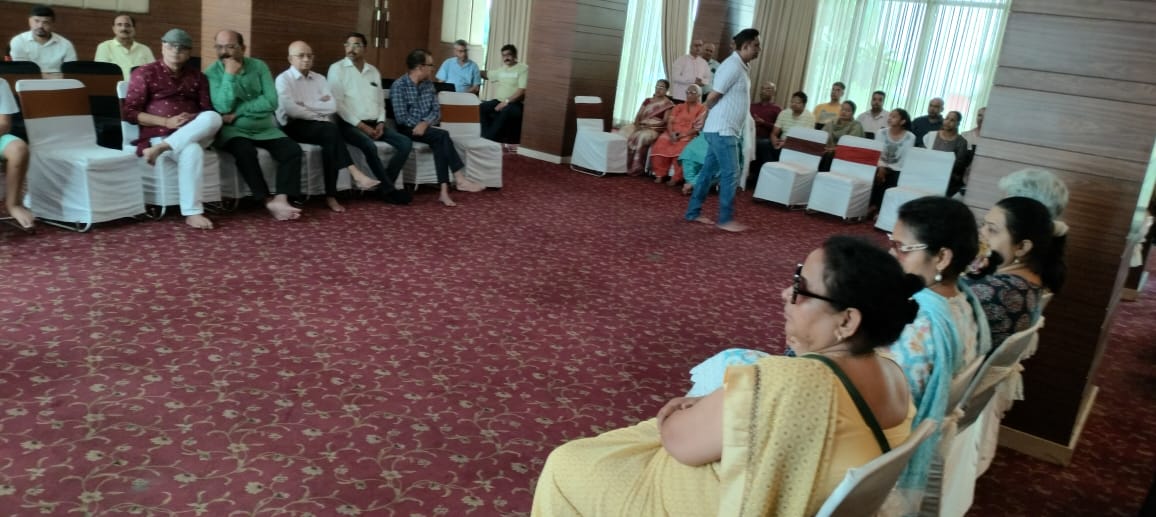 PradhanSaab79's tweet photo. @AmitKapila2 @mannu_mannu1967 @saiish67 @CeoNoida @CP_Noida @ANI @TimesNow @noidapolice @ParasTierea137 @myogiadityanath Members of the society gathered in large numbers to show solidarity with the family & proceeded to a peaceful candle march. #Noidalift #PMOIndia #YogiAdityanath #Noida #NoidaCEO #ParasTierea #UPLiftAct https://t.co/X9ckmGDCyP