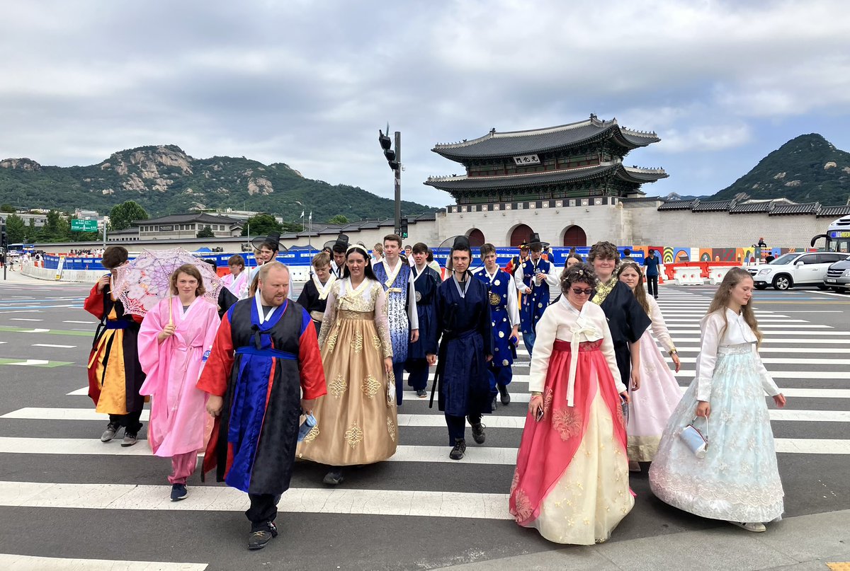 Many of our Units have enjoyed dressing up in Hangbok 👘

Unit 89 made the most of their last morning in Seoul and felt like princes and princesses 🤴👸

#UK25WSJ #DreamWild #DrawYourDream