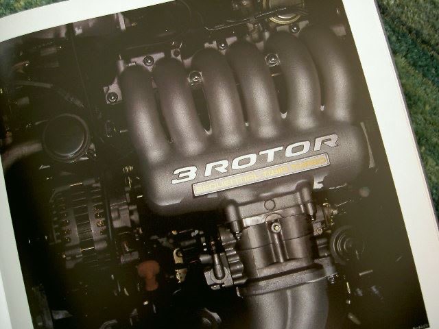 yandel_channel's tweet image. #自動車カタログ
#EUNOSCOSMO 
当時GPSの搭載が始まったばかりだったころ
大学の講義でレポートのために #EUNOS へ
助手席ではあったものの学生の私を乗せて走ってくれた営業マンに感謝。GPSの矢印は道路上を動いてなかった😅