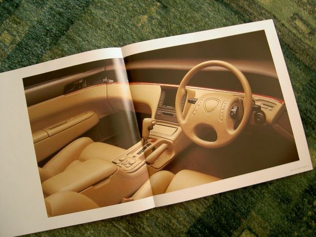 yandel_channel's tweet image. #自動車カタログ
#EUNOSCOSMO 
当時GPSの搭載が始まったばかりだったころ
大学の講義でレポートのために #EUNOS へ
助手席ではあったものの学生の私を乗せて走ってくれた営業マンに感謝。GPSの矢印は道路上を動いてなかった😅