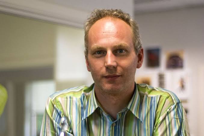 highavenue_co's tweet photo. 5/6: 👓🎮 Meet the visionary behind Baldur's Gate 3: Swen Vincke, founder of @LarianStudios. His commitment to player agency and immersive storytelling transforms players into architects of virtual destinies. Get ready to shape your own epic adventure! 🗺️✨ @LarAtLarian @Twitch https://t.co/kGHpVeutFi