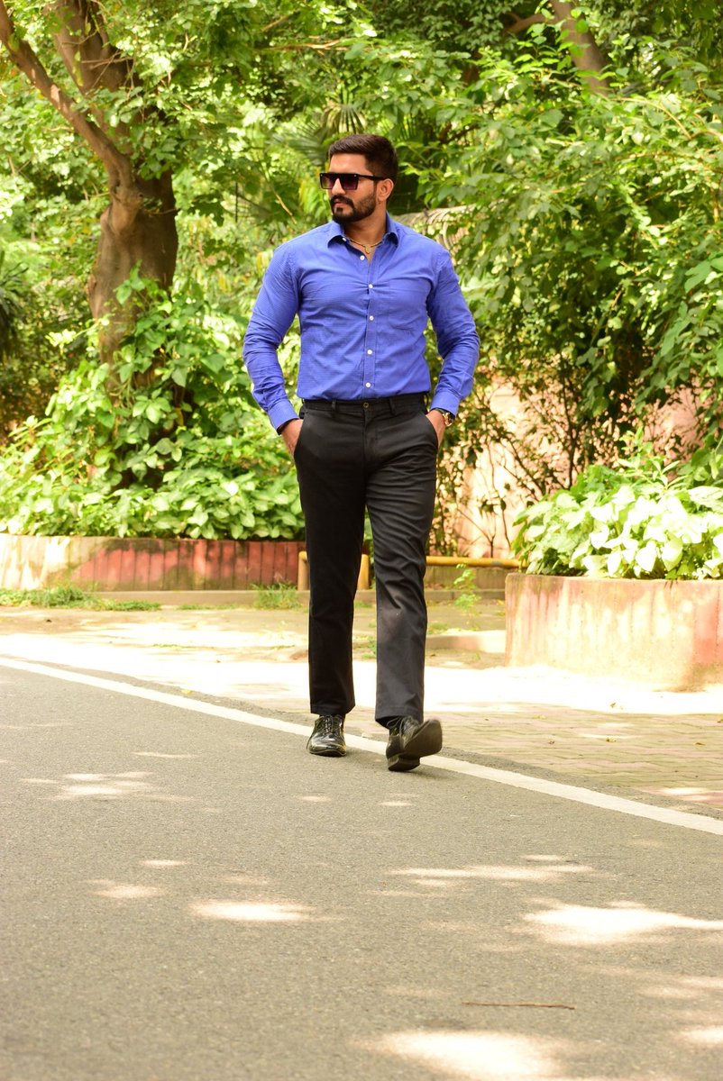 OfficeOfJeet's tweet photo. #Formal #Blue #Black #formaldress #sunglass 💙

#JeetpalYadav #RahulGandhi https://t.co/mP8xPUeoiR