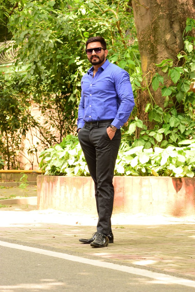 OfficeOfJeet's tweet photo. #Formal #Blue #Black #formaldress #sunglass 💙

#JeetpalYadav #RahulGandhi https://t.co/mP8xPUeoiR