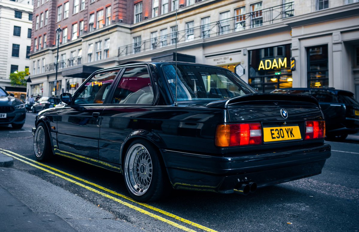Earlsimxx's tweet photo. Came across this E30 the other day. https://t.co/cJVfJhTx14