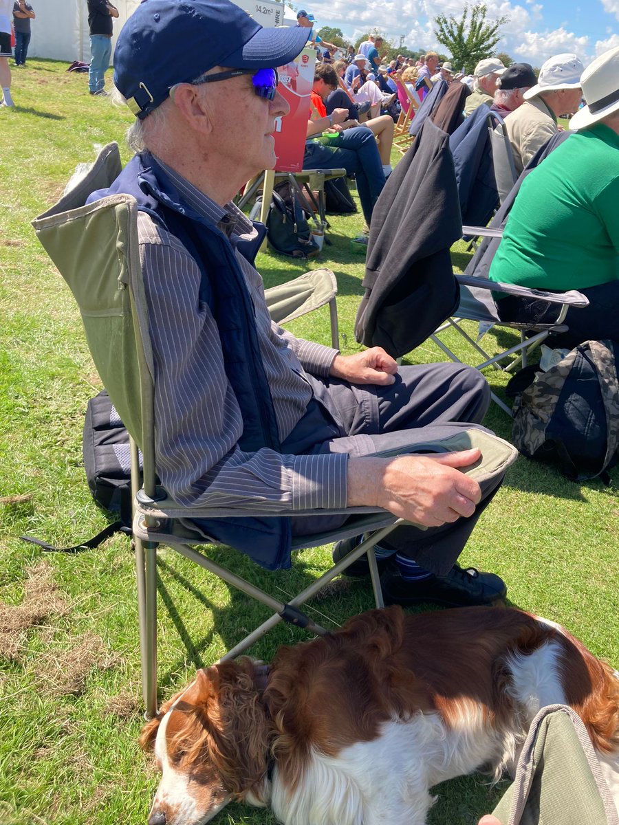 @dogsatcricket Bertie taking advantage of a drinks break for a quick snooze at @KibworthCC yesterday during Leicestershire vs Essex in @onedaycup