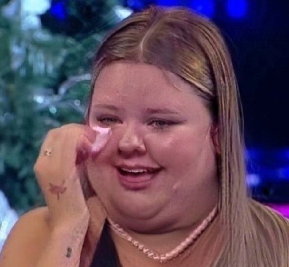 Cada una hora en el colegio me como algo distinto porque estoy aburrida