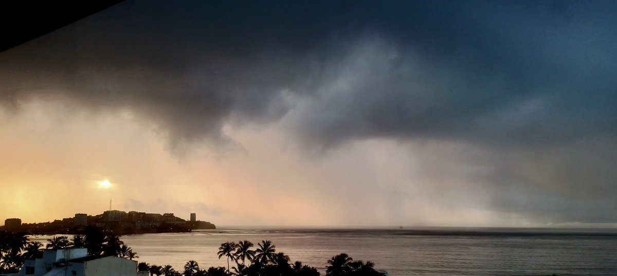 NelaSaenko's tweet photo. @Meteovargas En efecto, así amaneció #pampatar y luego de la extraña #tormenta del día de ayer... https://t.co/HAtlU877fA