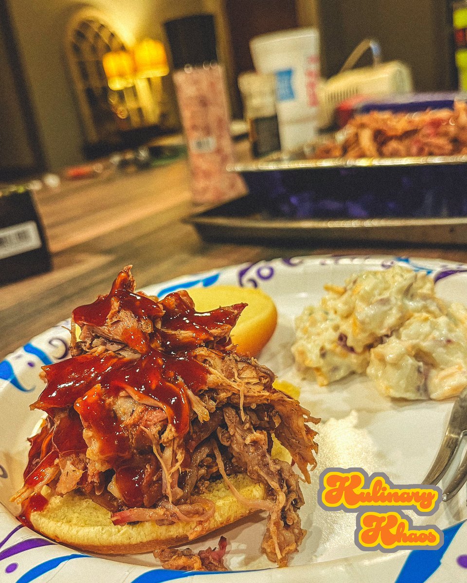 I mean c’mon. Who doesn’t love a good pulled pork sandwich, right??? 
•
#kulinarykhaos #porkbutt #pulledpork #pulledporksandwich #traegergrills #traeger #traegernation #smokedmeats #tulsa #tulsaoklahoma #Oklahoma #BBQ #kindersbbqsauce #kinders #kindersseasoning