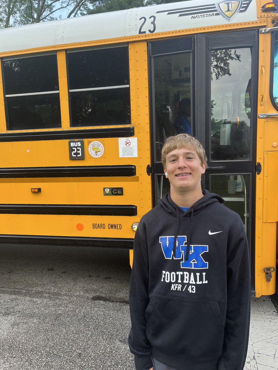 Christi97340063's tweet photo. 1st day!!! #itsworthit #perrymiddleschool #kilbourne #classof2027 https://t.co/WaBa5zLdbE