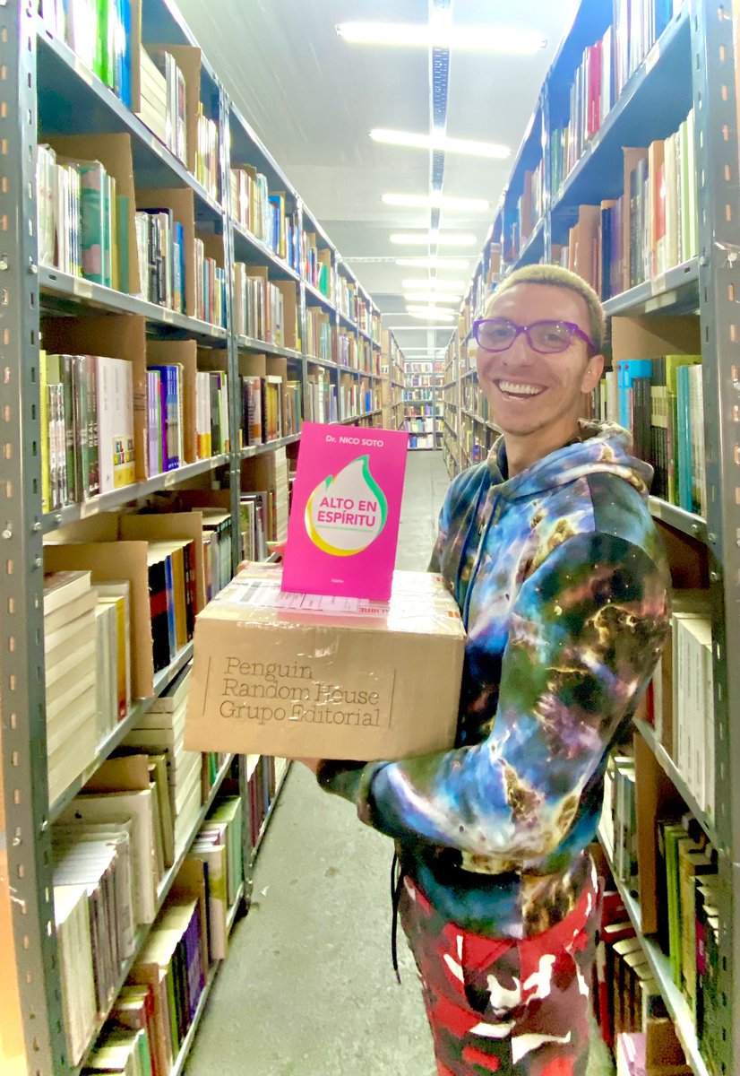 Con el #AltoEnEspiritu anduvimos en <a href="/BuscaLibre_Arg/">Buscalibre Argentina</a> y estuvo joya 🤩 Ya pueden encontrar mis 3 libros en la web de <a href="/BuscaLibre/">BuscaLibre</a> Argentina 🇦🇷🔥 ¡Se lee harto en Buenos Aires! 💖 #drnicosoto #buscalibre