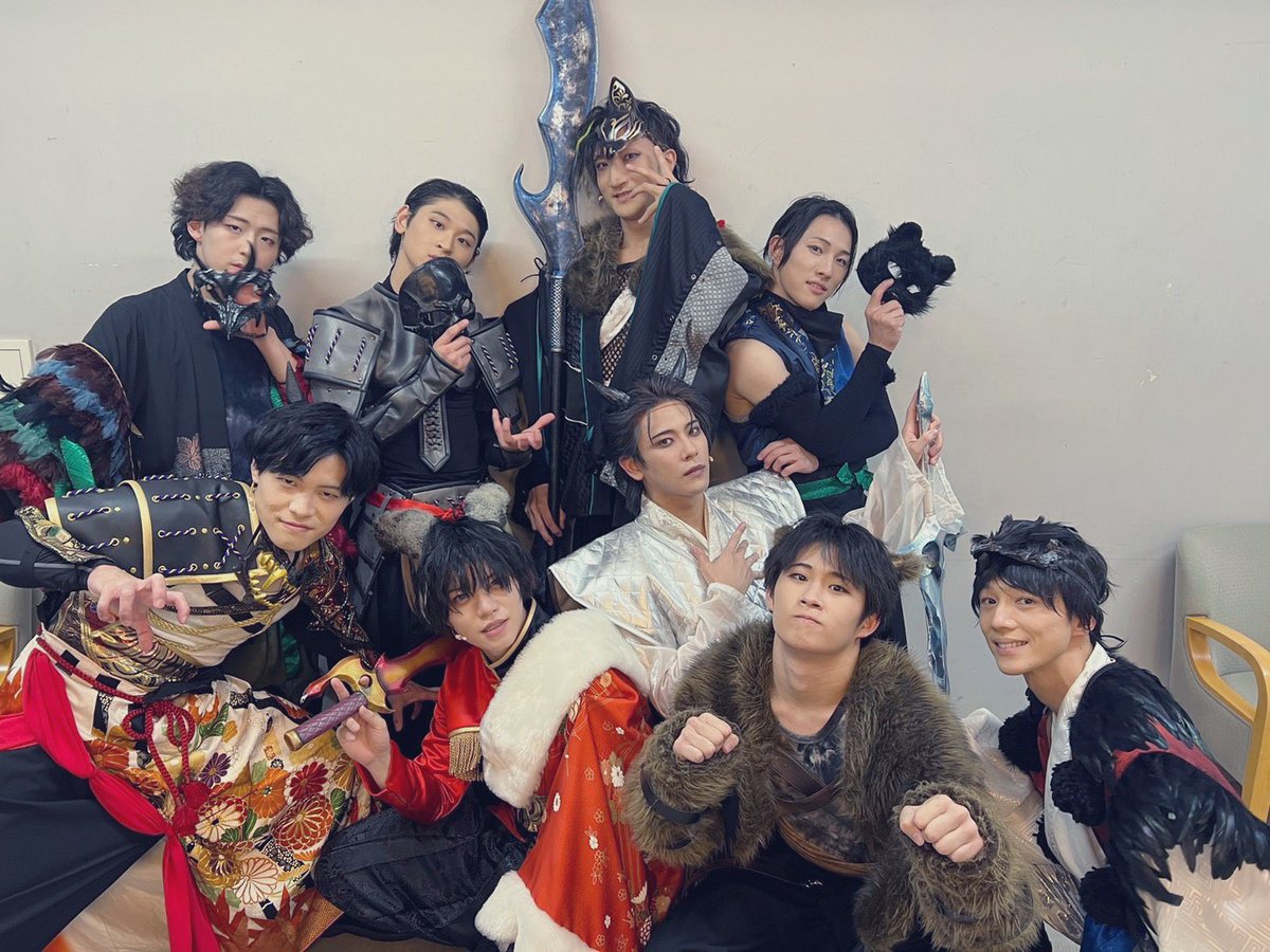 furu___kazu's tweet photo. #舞台わた婚
#御霊月魄部隊 

本日１公演ありがとうございました！！
ふとオリジナルキャラクターは、今回でしか見れないのでは！？と寂しい気持ちになりまして…😞
そしてなんと今日で折り返し…🥲🥲
悔いの残らぬ様、全��で努めたいと思います。。
今日は御霊月魄部隊です🌕✨ https://t.co/GhRFDoVvEI