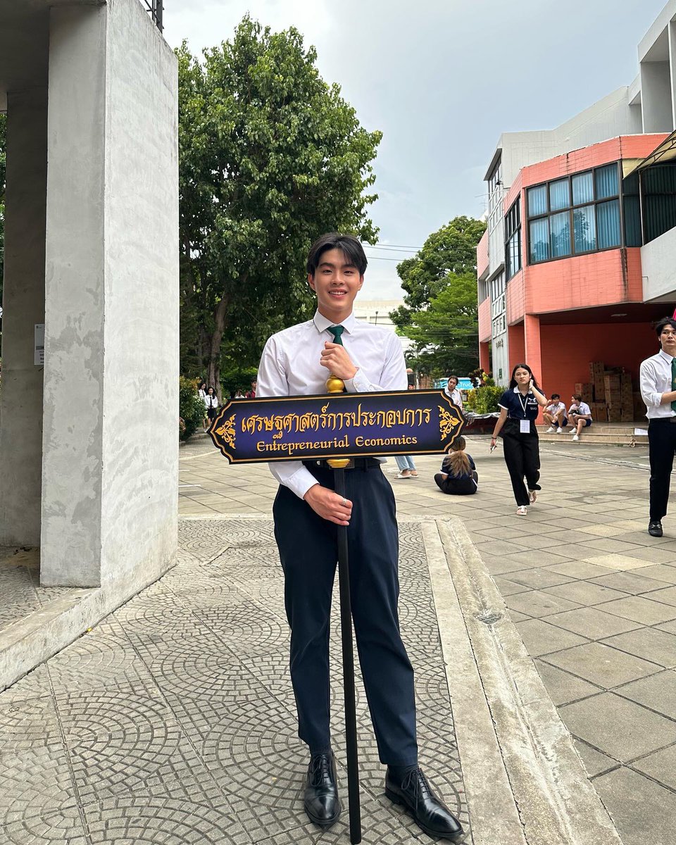 kusexyboy's tweet photo. “อยากมีเด็กเศรษฐศาสตร์การประกอบการ มาเป็นส่วนประกอบใจ" 💚🧡
- คิน ธนชัย 
IG : @kinn_ts 
#เศรษฐศาสตร์ #EEBA #ปี3 #KU81 #KUSEXYBOY #KinThanachai #คินธนชัย #KINWhitefox https://t.co/JikOeJ3Cd9