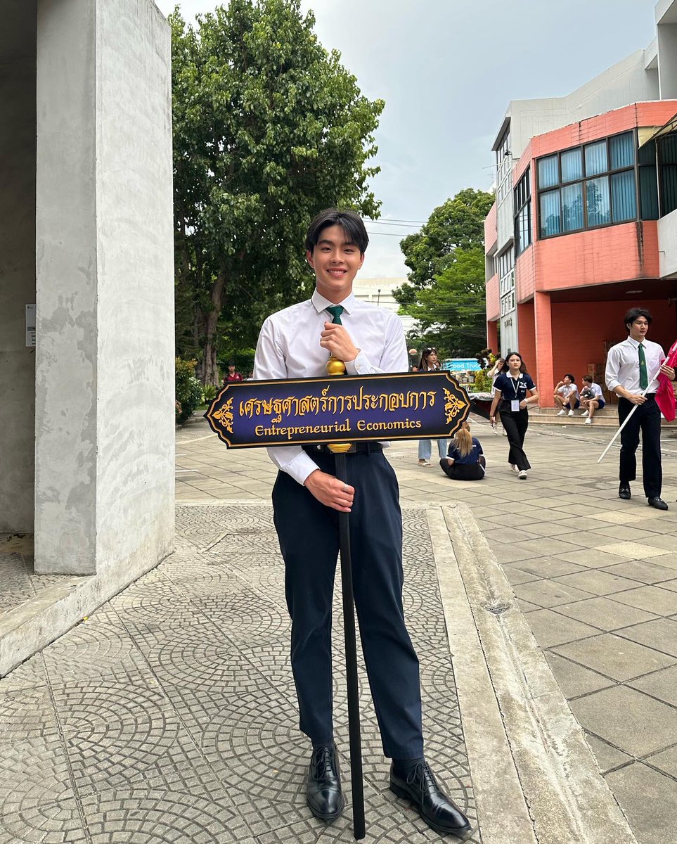 kusexyboy's tweet photo. “อยากมีเด็กเศรษฐศาสตร์การประกอบการ มาเป็นส่วนประกอบใจ" 💚🧡
- คิน ธนชัย 
IG : @kinn_ts 
#เศรษฐศาสตร์ #EEBA #ปี3 #KU81 #KUSEXYBOY #KinThanachai #คินธนชัย #KINWhitefox https://t.co/JikOeJ3Cd9