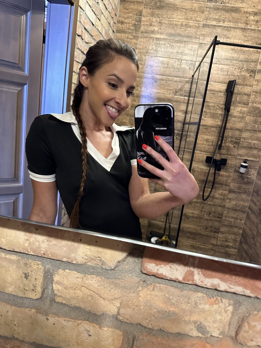 AmirahAdaraxxx's tweet photo. Shooting day🎬🎬💙💙 @VivThomas @MetArtNetwork @Metart @Sandra_Shine https://t.co/dPCxNilZUM