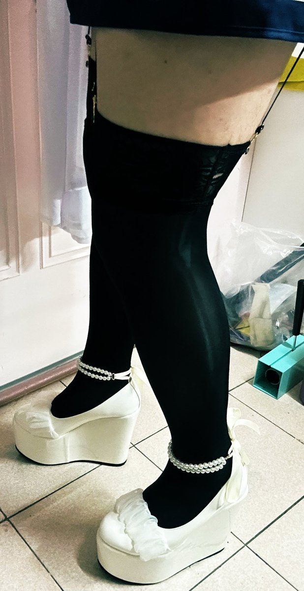 忍不住了自己穿自己開心
沒什麼能比忙碌了一天回家就穿自己喜愛的鞋子來的開心的

這雙也很高，但可以蹦蹦亂跳
哈哈

大家也是嗎
歡迎分享唷