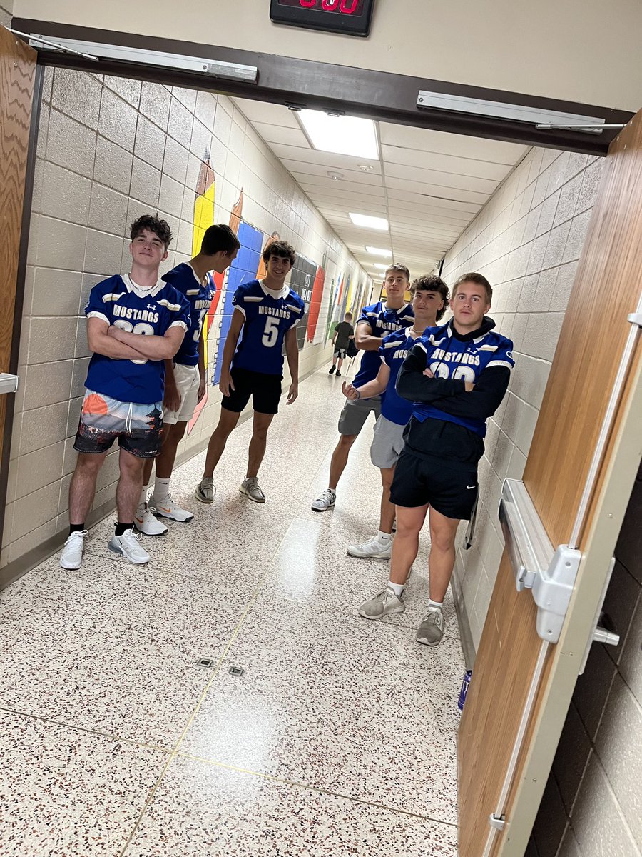 OologahFootball's tweet photo. It was a fun morning watching  our players greet our younger Mustangs!  #LetsGo https://t.co/JuJr30aEzW