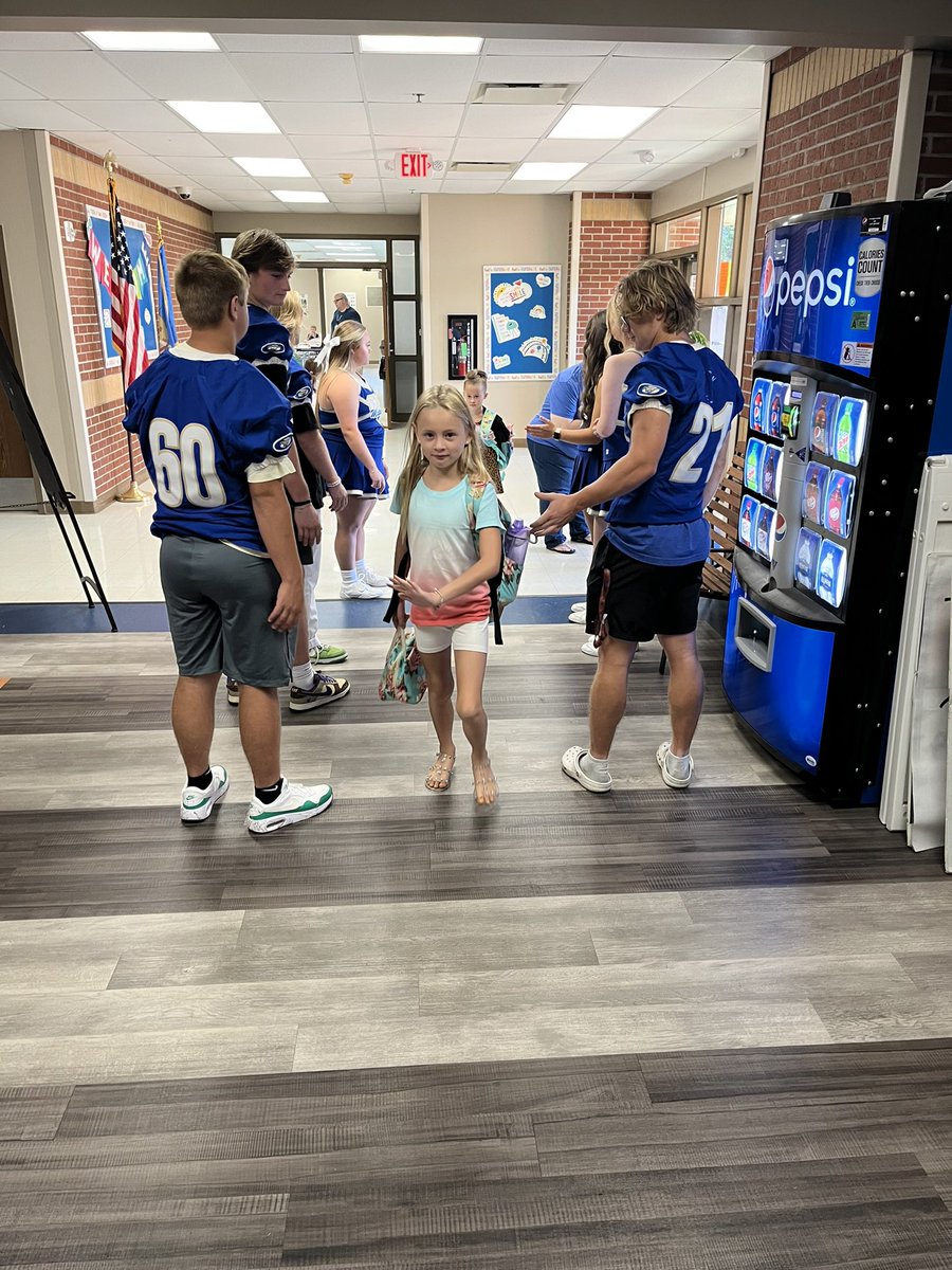 OologahFootball's tweet photo. It was a fun morning watching  our players greet our younger Mustangs!  #LetsGo https://t.co/JuJr30aEzW
