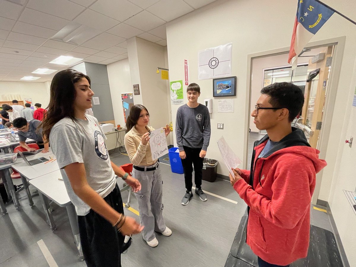 KnightDeal2518's tweet photo. @WakeSTEMECHS 10th graders must justify their energy superhero for admission to 1 of 4 possible justice leagues. Thanks Seniors for judging! #pbl @wakestemptsa @STEM_WCPSS https://t.co/S5qE3ye0iN