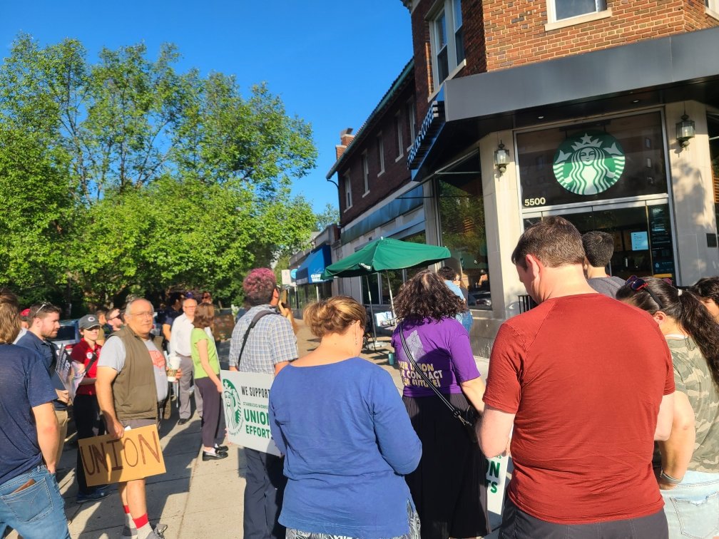 WorkersUnitedMA's tweet photo. Trouble Brewing!
@sbwudc #starbucksunion #sbwumarjb #wumarjb #sbwu #keepitbrewing #troublebrewing #tobeapartner #1u https://t.co/DzhYBS02J2
