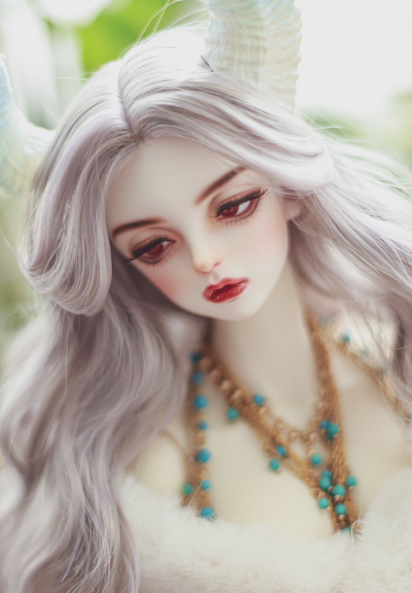 [RT+팔로우 이벤트] 
본 트윗을 RT + 팔로우 하시면 1분 추첨하여 아래 사진의 스타일로 메이크업을 작업해 드립니다.  
+당첨 발표는 이번주 주말중에 진행합니다:)

(*사진의 타입은 작업 불가능 합니다. 그린,글루미클로이,글루미로젤린,솜초요)