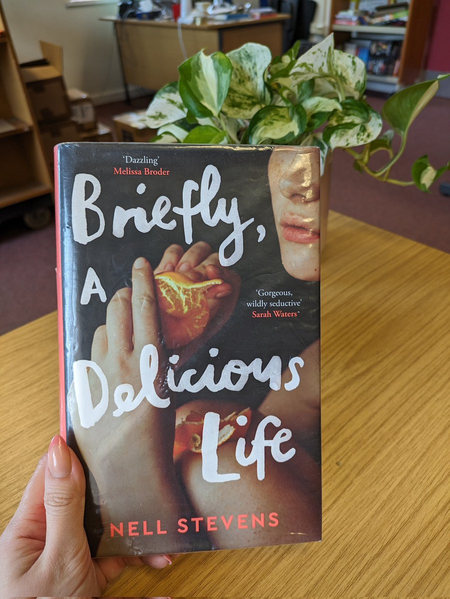 Currently reading #BrieflyADeliciousLife by <a href="/nellstevens/">Nell Stevens</a>. 🍊

Thank you @STHLibraries for the loan. 🙌