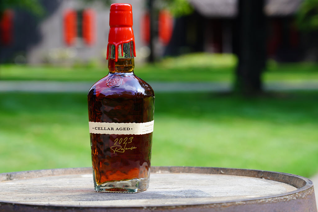 DistilleryTrail's tweet photo. BREAKING NEWS: For the 1st Time in its 70 Year History, @MakersMark Launches an 11- &amp; 12-Year-Old #CaskStrength ‘Cellar Aged’ Kentucky #Bourbon Whisky
@KyBourbonTrail @VisitBardstown @BeamSuntory 
https://t.co/yHL3H8qw34 via @DistilleryTrail https://t.co/icUpKx7CWV