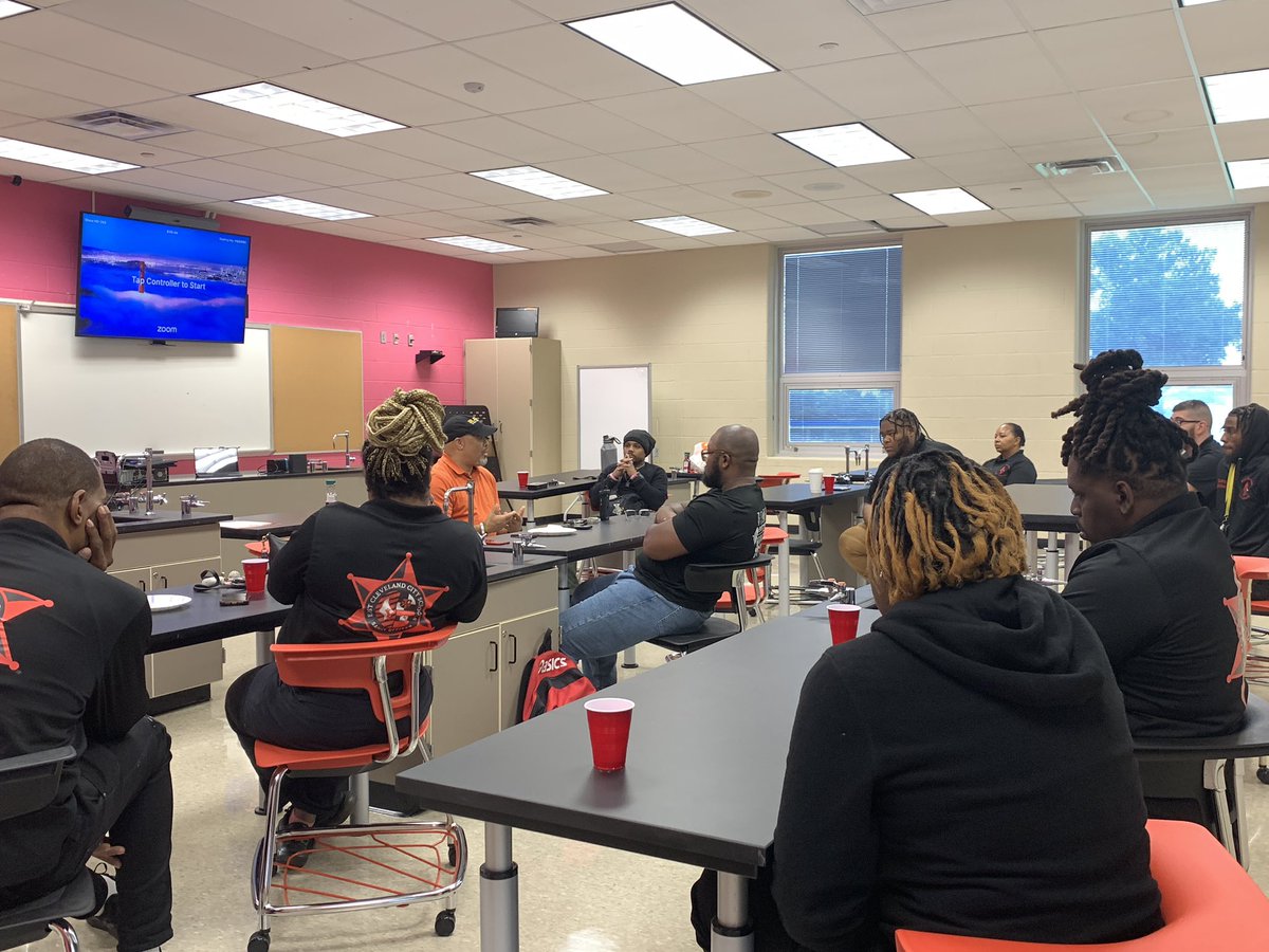 EastCleSchools's tweet photo. Welcome back teachers and staff!!!  We are getting this year started off right with professional development from our partners for EVERYONE…teachers, secretaries, security, custodial—this is how create the #ECExperience https://t.co/aUWKkgqihh