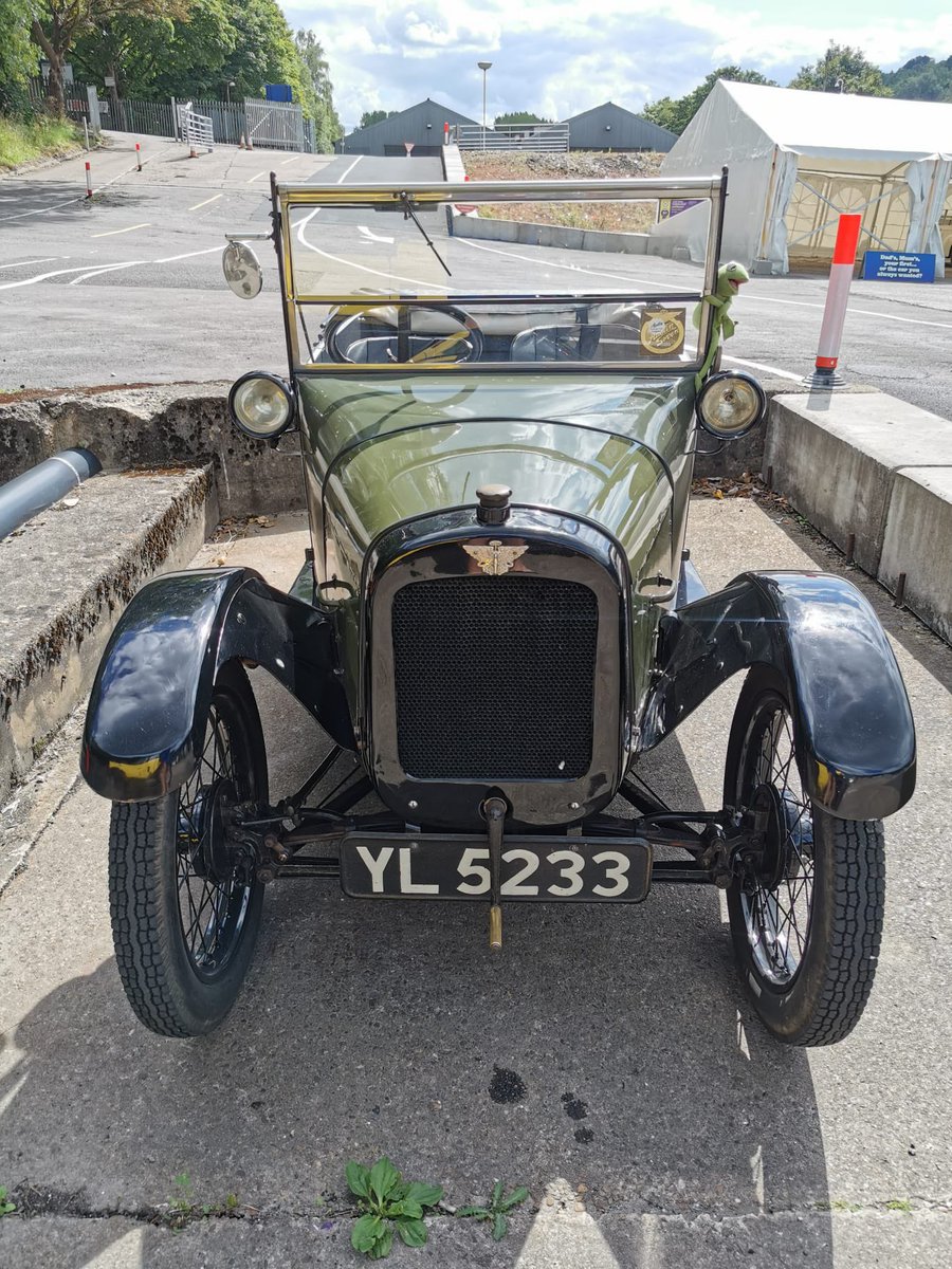 car_british's tweet photo. 🚗🚙 #InTheCarPark Today🚙🚗
These two stunning little Austin 7s arrived together. Complete with additional passengers 🐸 🐥
#classiccars #austin7 #austinseven https://t.co/F1keCbn8Pe