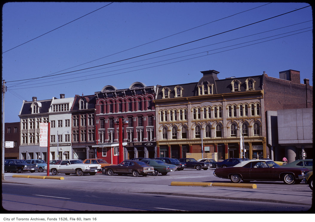 #OnThisDay 50 years ago: Victorian facades on Front Street. These buildings facing what is now Berczy Park were completed in the 1860s and 1870s. ow.ly/mFO850PvSb7 #OTD #TOArchitecture #TOHistory #TorontoArchives