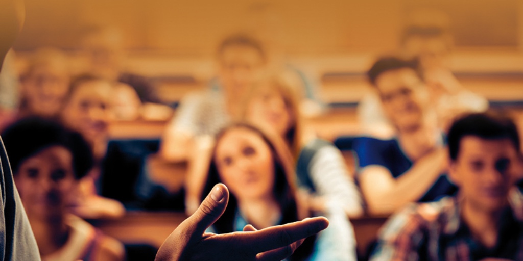 Cet ouvrage collectif explore les enjeux actuels de la formation à l'éthique, les attentes de la société et les perspectives d'avenir tracées par les chercheurs. Une lecture incontournable pour l'éducation de demain. #éthique #enseignement #formation
➡️ ow.ly/WFRW50Pl5pS