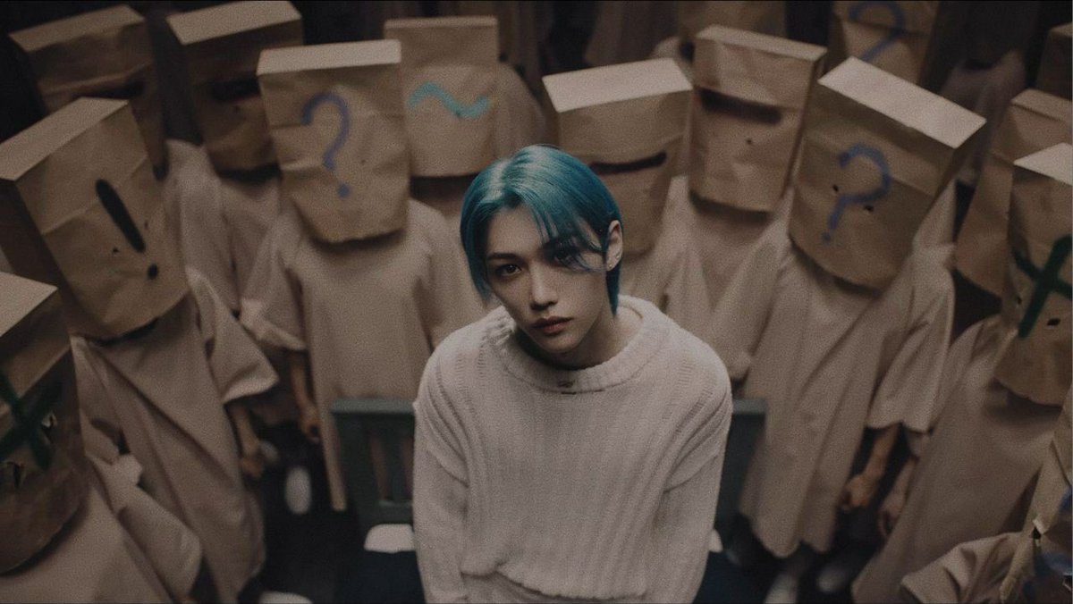 две одинаковые картинки.