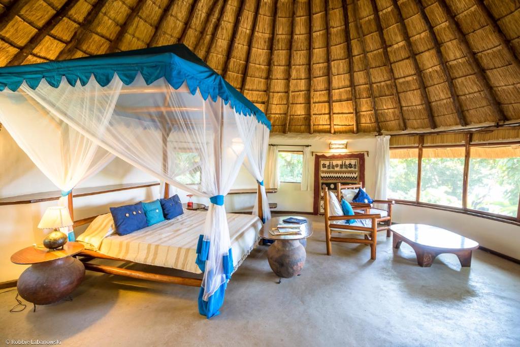 Stejos_Tours's tweet photo. Mfangano Island Lodge Lake Victoria.

Nestled among towering fig trees and far from the noise Mfangano lodge is a peaceful haven an ideal escape from the daily hustles . The lodge has best lake views and majestic sunset.
Book now
0795046018
0799030781
0715293975 https://t.co/MB8qy4oYng