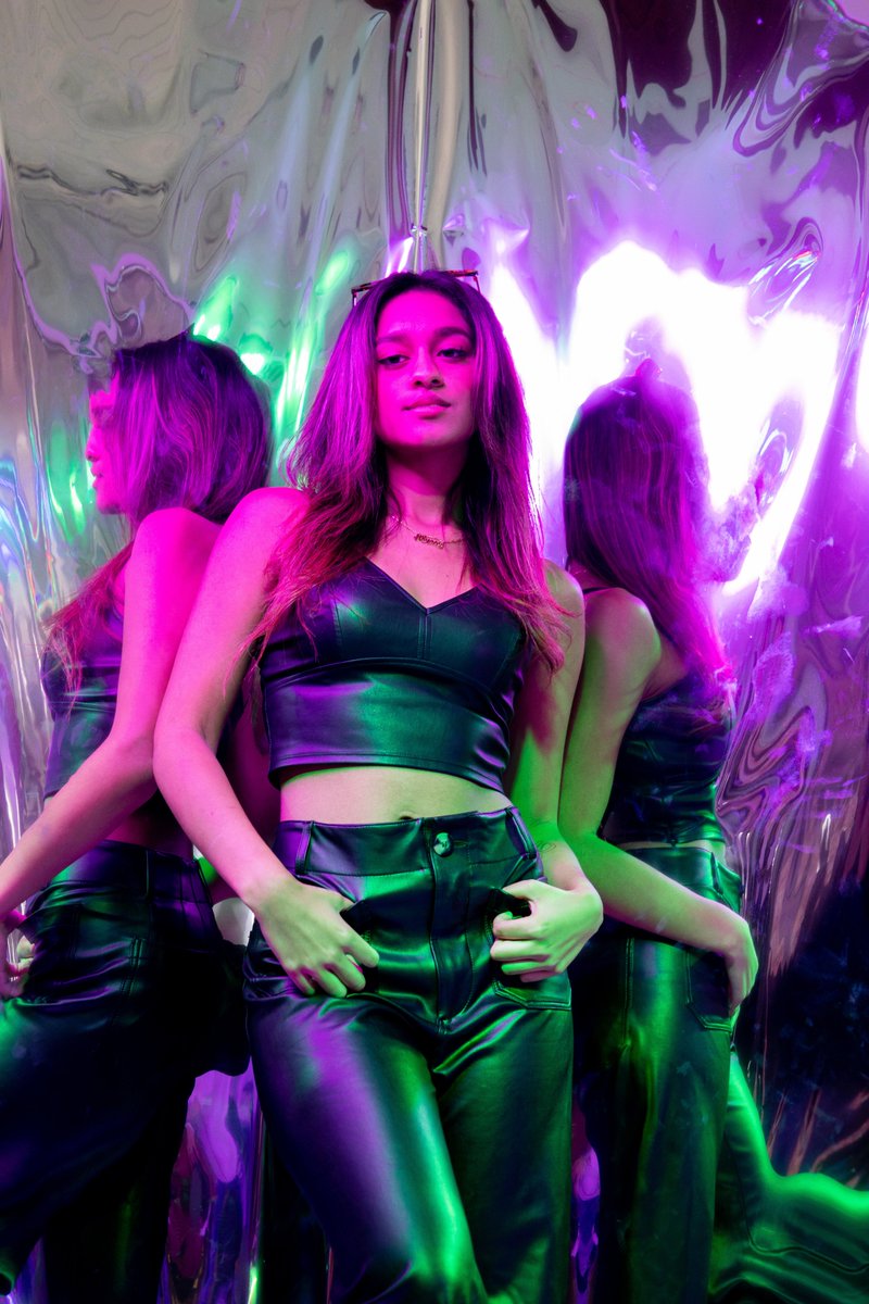 GlimmersBetween's tweet image. Whats your vibe?? 
#Wednesdayvibe #summer #rave #edm #music #soundcloud #spotify #youtube #photography