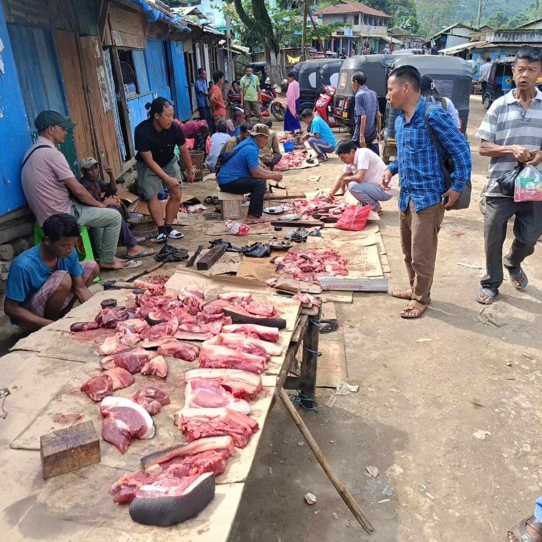 A market in Mahur, Assam.
#DimaHasao
#Assam