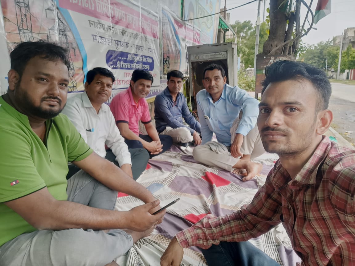 <a href="/_lokeshsharma/">Lokesh Sharma</a> #माननीयमुख्यमंत्री साहब आपसे करबद्ध  निवेदन है कि #इंटर_डिस्कॉमट्रांसफर_नीति_लागू_करो अनिश्चितकालीन धरना 122दिन हो गए हैं #ashokgehlot51  #1stIndiaNews #_lokeshsharma #bhavimeenainc #BSBhatiInc #GovindDotasra #ophudla #INCRajasthan #IndiraMeena_ #RamlalMeenaINC #Ramkesh83366346