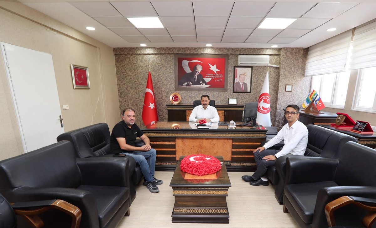 Valimiz <a href="/MustafaMasatli/">Mustafa Masatlı</a> , Anadolu Ajansı (AA) Hatay İl Temsilcisi Erdal TÜRKOĞLU ile AA muhabiri Salih TAŞ'ı makamında kabul etti.