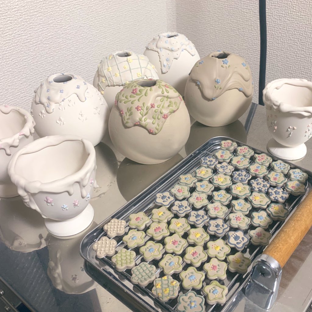 kopanda333's tweet photo. 1枚目焼いたらこうなるんだから陶芸おもろい https://t.co/0ophkf78U2
